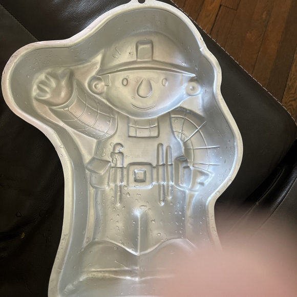 2002 Wilton Bob The Builder Aluminum Cake Pan 2105-5025 - Picture 2 of 2